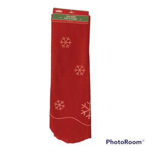 Christmas House Felt Tree Skirt 41" in Red and White